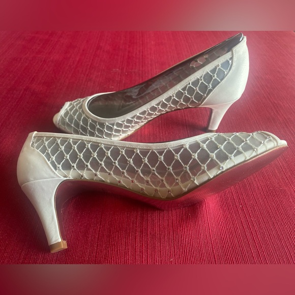 NEW IN BOX Adrianna Papell Ivory Saba Mesh Heel - Picture 4 of 10